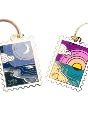 Serene Shore Stamp Enamel Keychain: Stylish Souvenir for Travelers and Beach Lovers